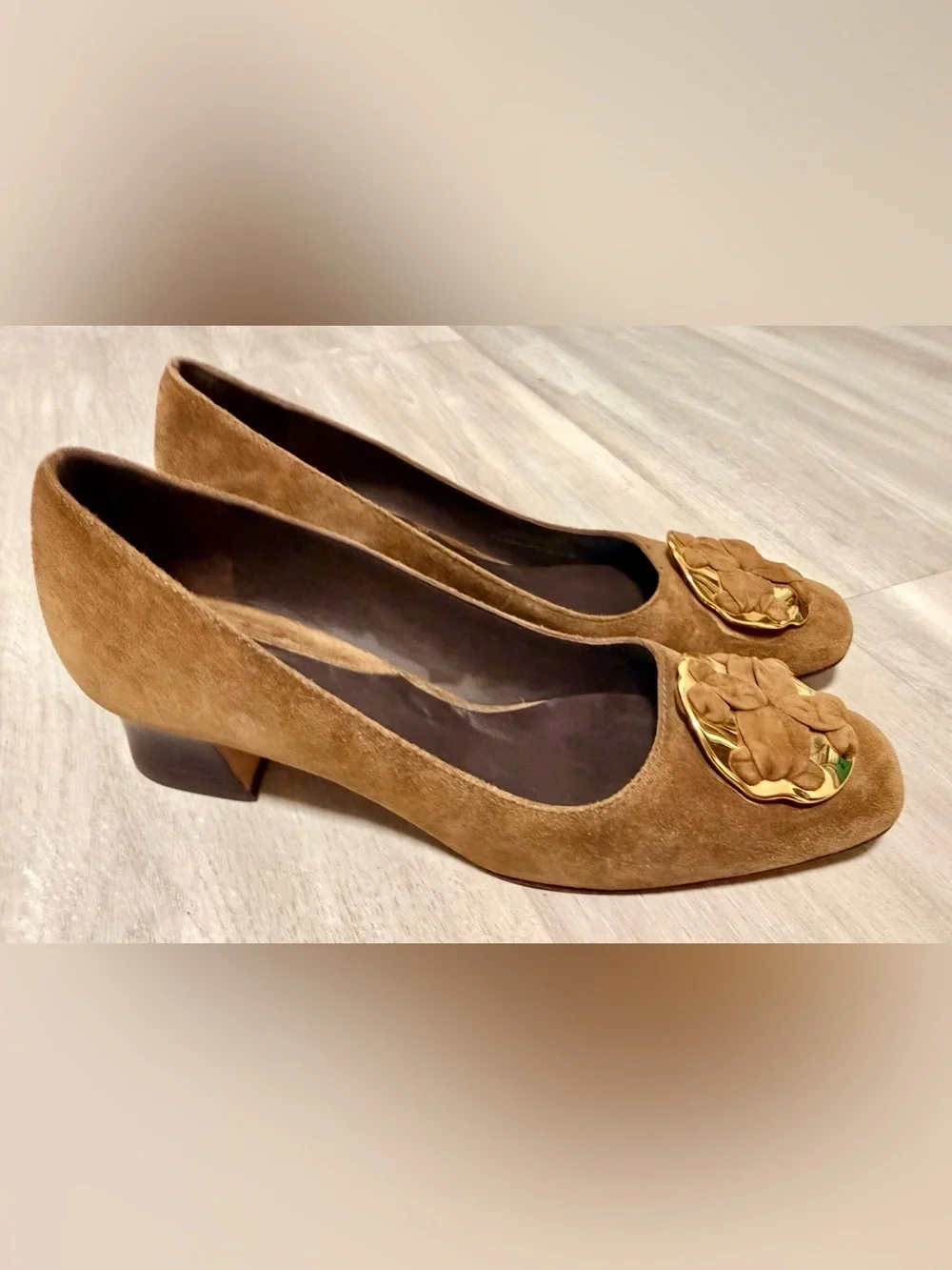 Tory Burch Brown Suede Ballet Flats Women’s Size 8M Gold Logo Medallion Shoes